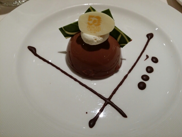 チョコレートピスタチオドーム アーモンドとピスタチオのヌガティーヌにのせて on ダイヤモンドプリンセス
