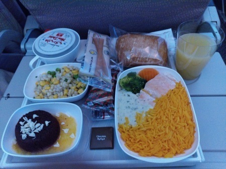 エミレーツ航空 EK015便の機内食 (1).jpg