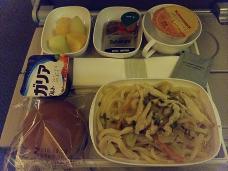 エミレーツ航空 EK313便の機内食 (1).jpg